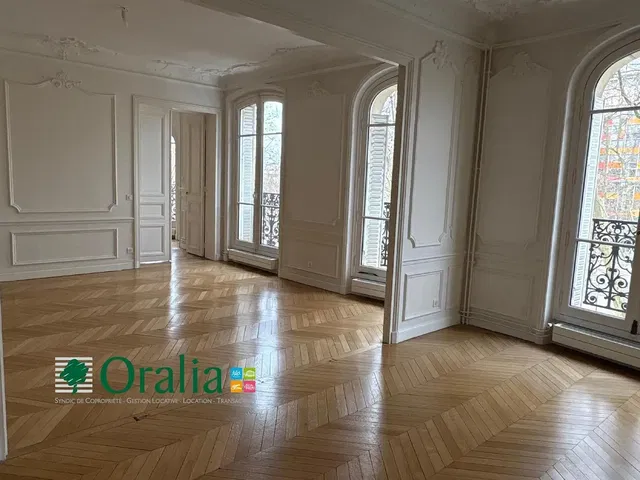 Wohnzimmer; holzboden, tageslicht, rustikaler stil