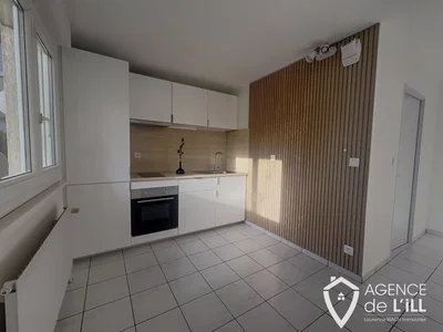 Mutfak; fayans zemin, mutfak aletleri, doğal ışık, tadilatlı