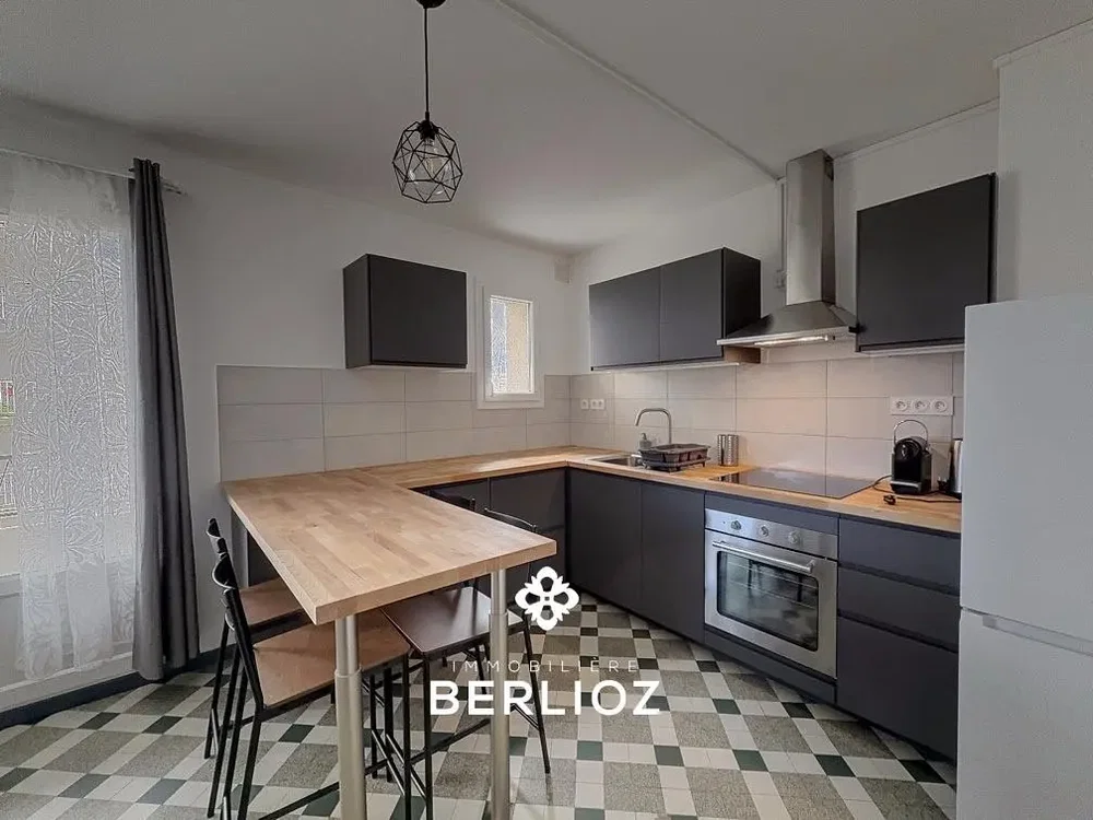 Küche; küchengeräte, fliesenboden