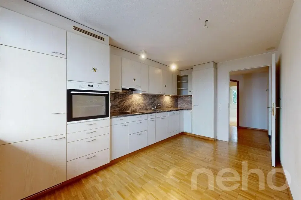 Küche; küchengeräte, holzboden, tageslicht, moderner stil