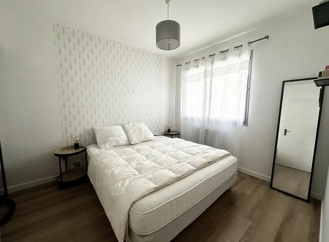 Yatak odası; doğal ışık, modern stil