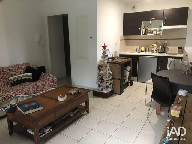 Σαλόνι; πλακάκια