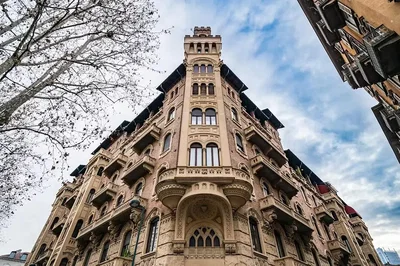 Ev ve çevresi; manzara, yüksek tavan, ahşap kirişler