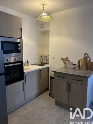 Cucina; elettrodomestici, ristrutturato, pavimento in piastrelle, luce naturale, stile moderno