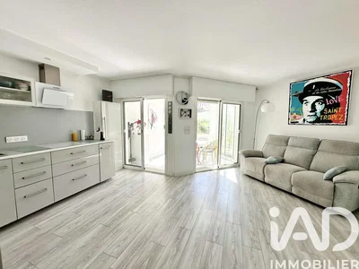 Salon; vue, lumière naturelle