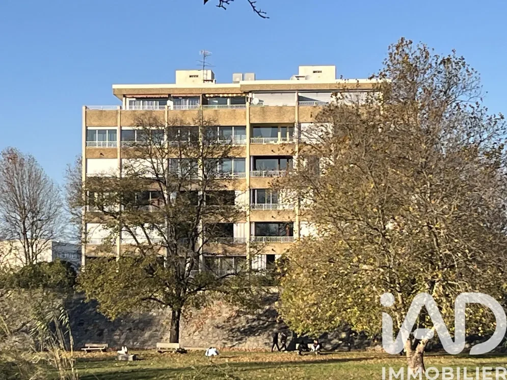 Maison et environs; vue