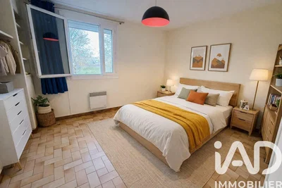 Chambre; lumière naturelle, carrelage