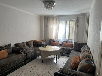 Oturma odası; doğal ışık, rustik stil