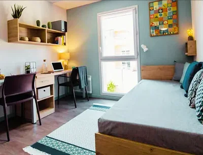 Спаваћа соба; природно светло, модерни стил