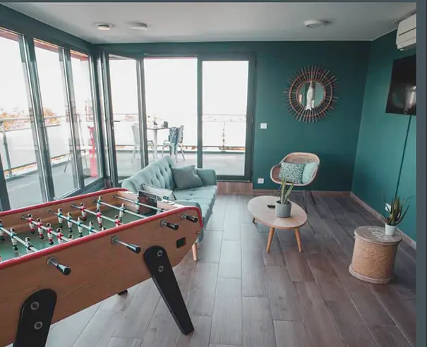 Дневна соба; поглед, природно светло