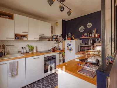 Кухиња; кухињски апарати, природно светло, модерни стил