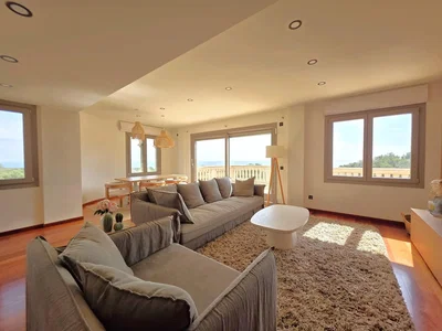 Salon; vue, parquet, lumière naturelle, style moderne