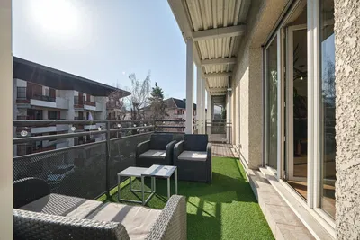 Балкон; поглед, природно светло