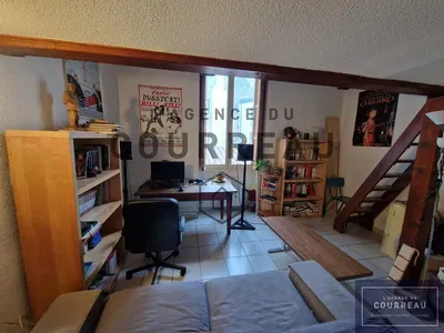 Υπνοδωμάτιο; ξύλινο πάτωμα, μοντέρνο στυλ, φυσικό φως