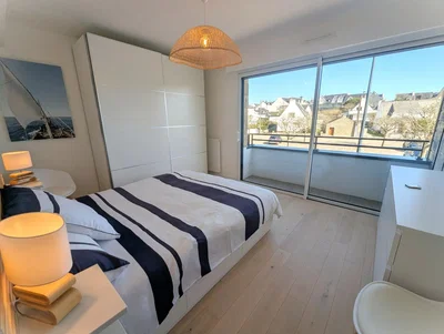 Chambre; vue, parquet, lumière naturelle, style moderne
