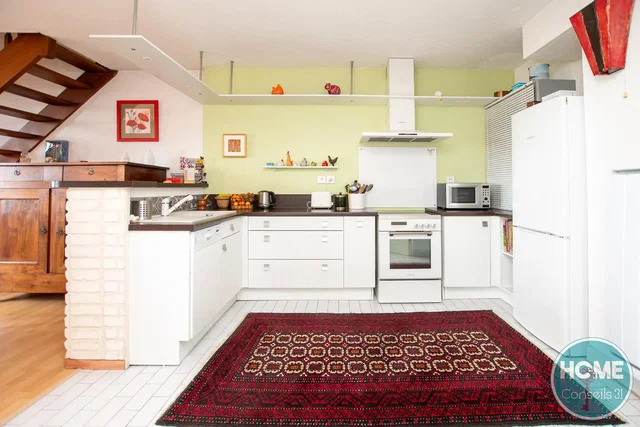 Kitchen; kitchen appliances, natural light, modern style