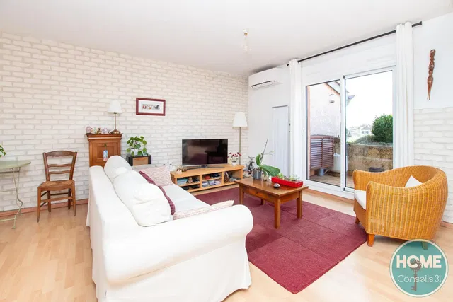 Living room; view, natural light