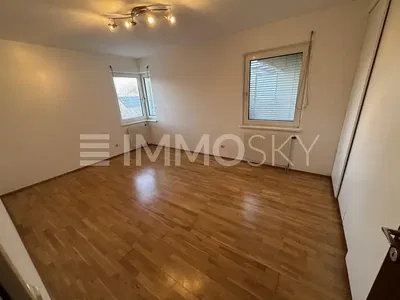 غرفة نوم; أرضية خشبية, ضوء طبيعي