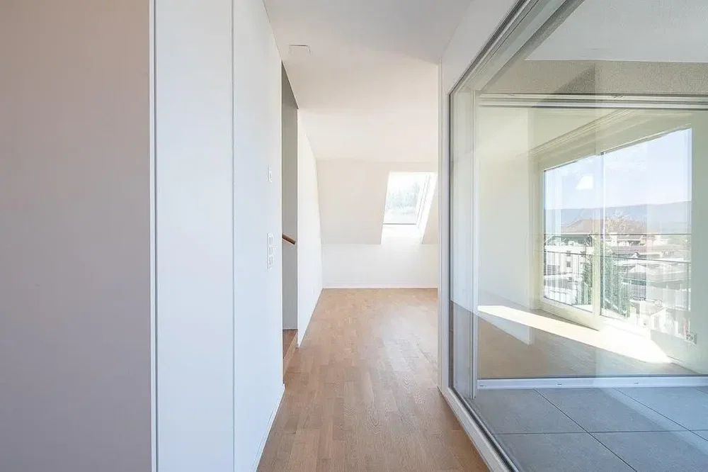 Altro; vista, luce naturale, pavimento in legno, pavimento in piastrelle