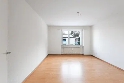 Camera da letto; luce naturale, pavimento in legno
