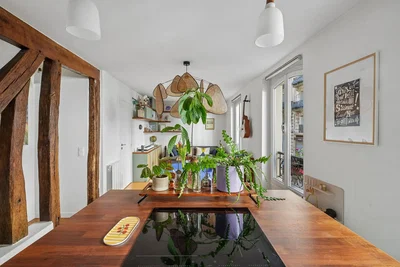 Кухиња; кухињски апарати, природно светло, модерни стил, дрвене греде