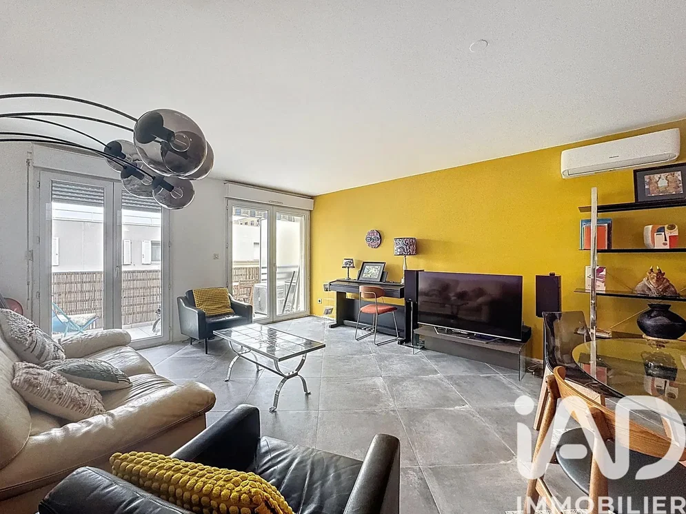 Living room; view, natural light, modern style, tile floor