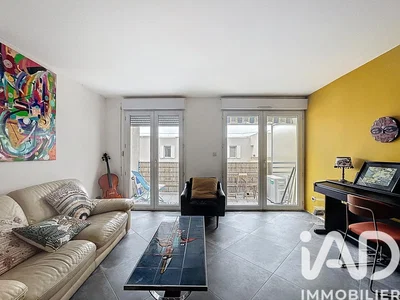 Living room; view, natural light, modern style