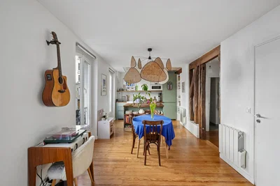 Wohnzimmer; holzboden, tageslicht, moderner stil