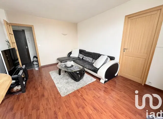 Soggiorno; pavimento in legno, luce naturale