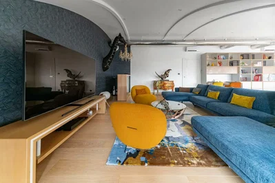 Soggiorno; stile moderno, luce naturale, pavimento in legno