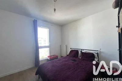 Bedroom; natural light, tile floor