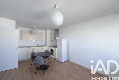 Kitchen; kitchen appliances, modern style, natural light