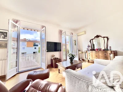 Дневна соба; поглед, природно светло