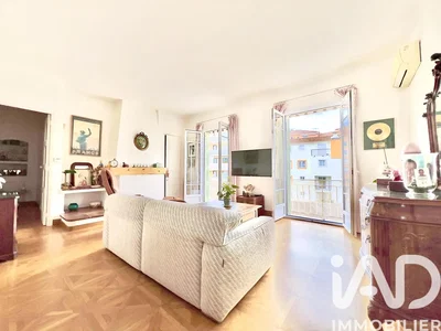 Дневна соба; поглед, природно светло