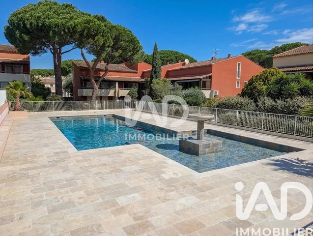 Haus und umgebung; blick, fliesenboden, tageslicht