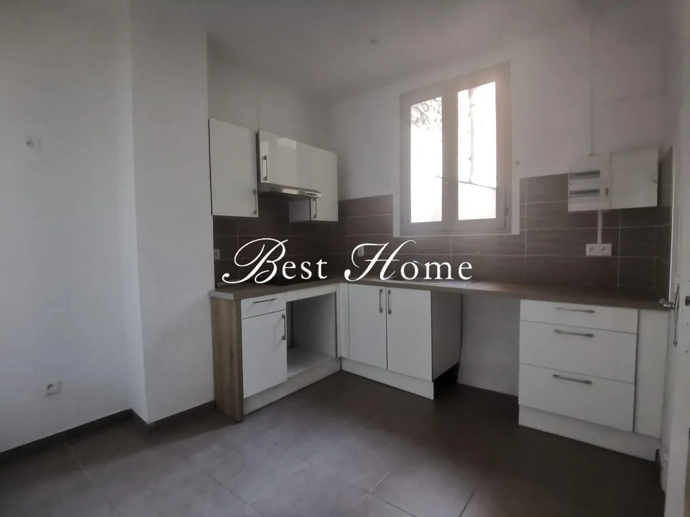 Küche; küchengeräte, fliesenboden, tageslicht