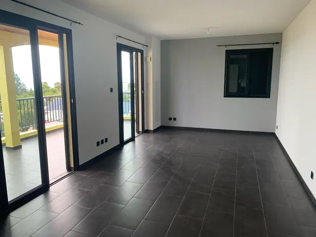 Living room; tile floor, view, natural light