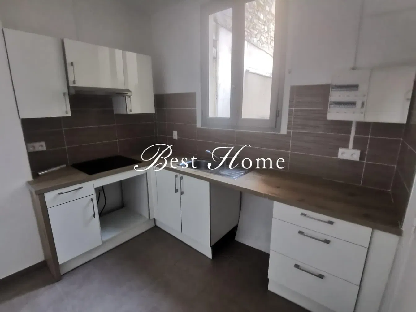 Küche; küchengeräte, fliesenboden, renoviert, tageslicht