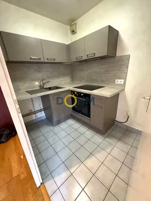 Kuhinja; kuhinjski aparati, pločice