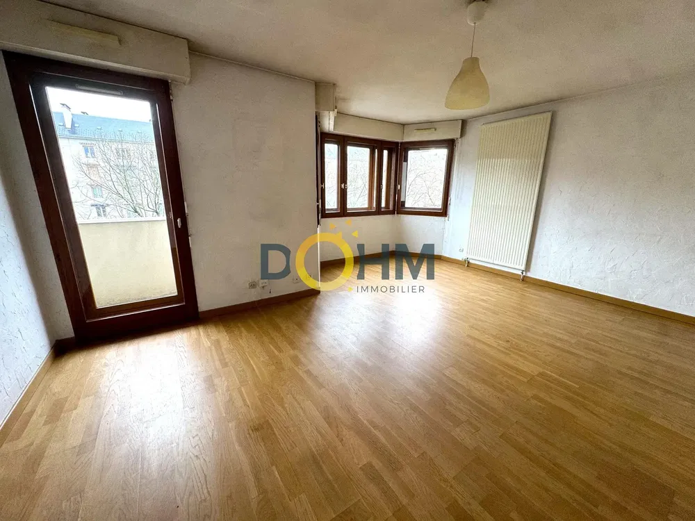 Dnevna soba; pogled, drveni pod, prirodno svjetlo