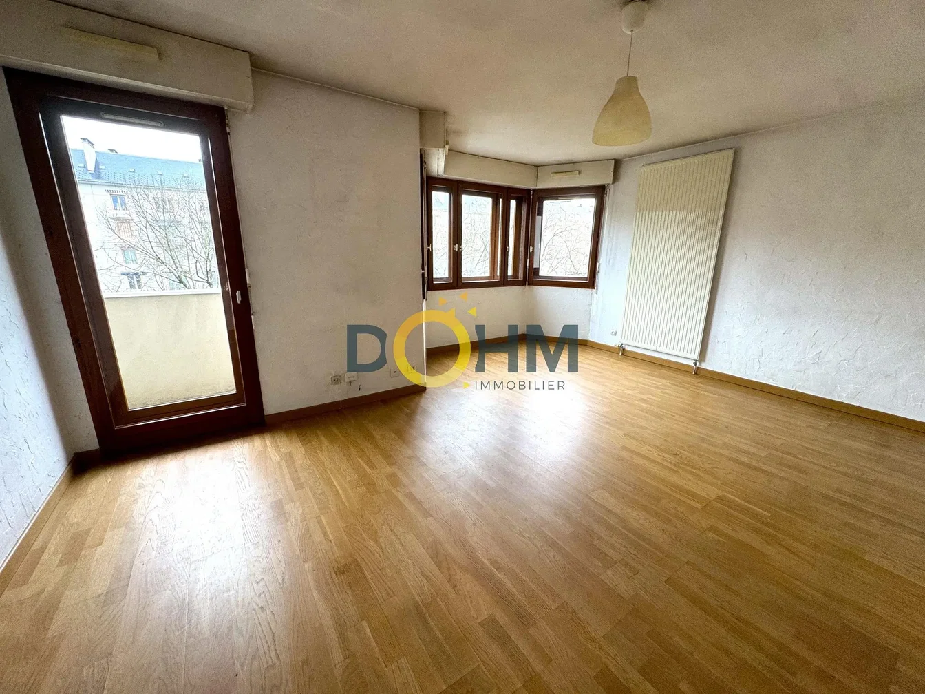 Dnevna soba; pogled, drveni pod, prirodno svjetlo