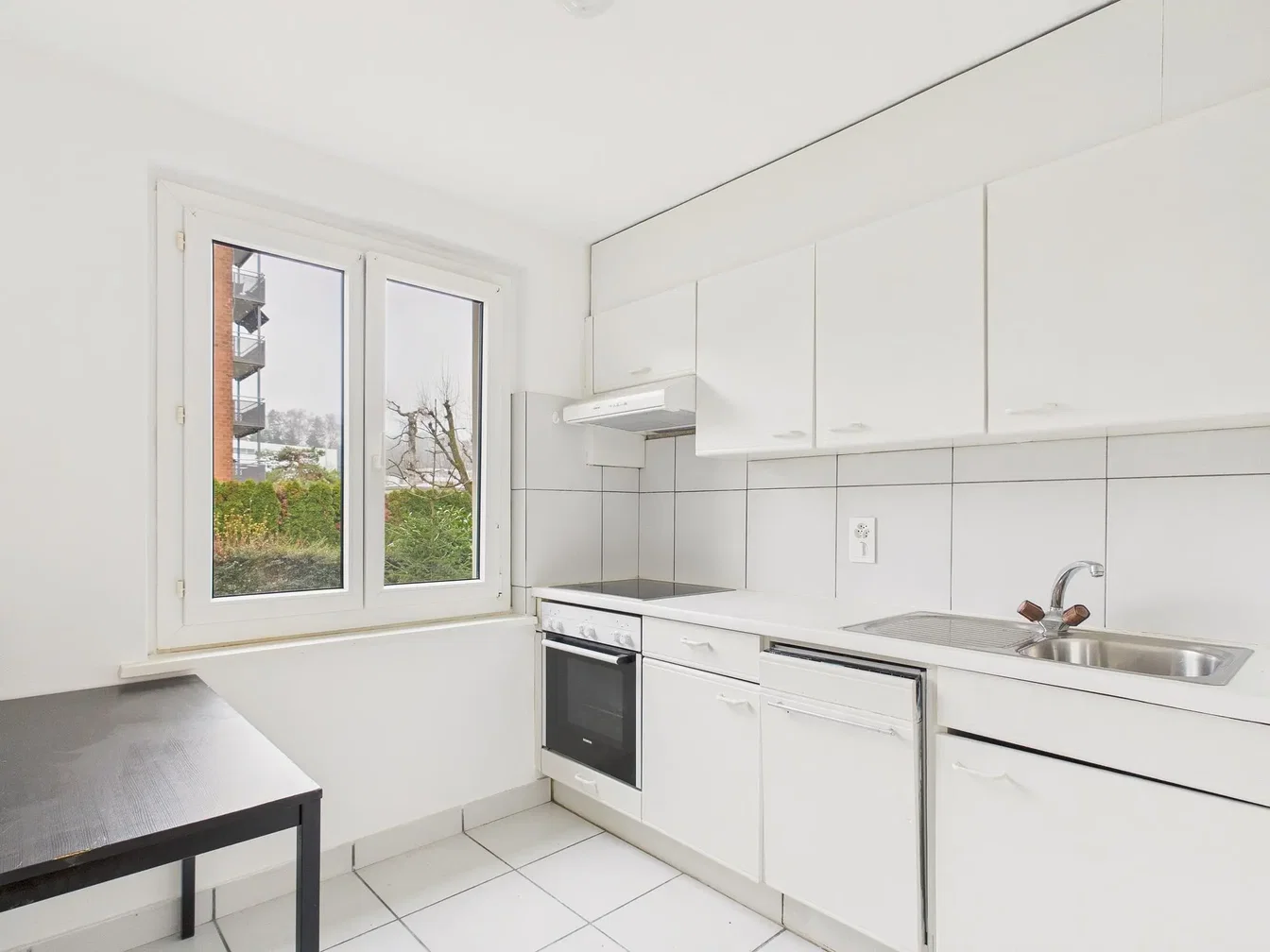 Küche; küchengeräte, fliesenboden, blick, tageslicht