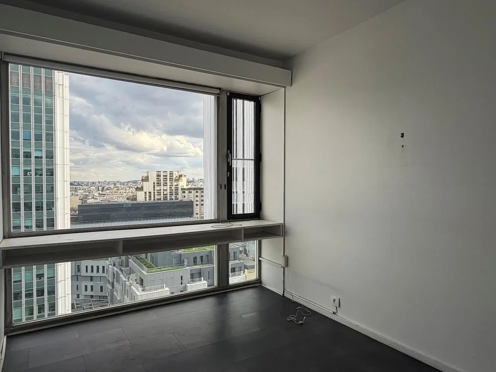 Дневна соба; поглед, плочице, природно светло