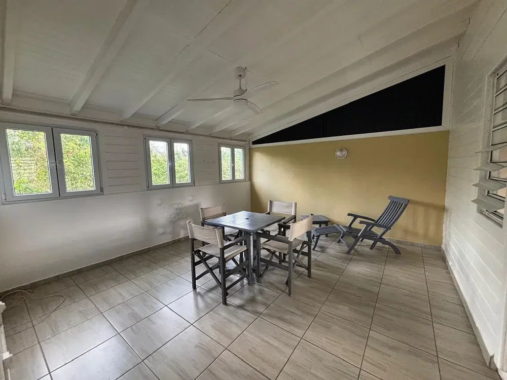 Terrasse; fliesenboden, blick, tageslicht