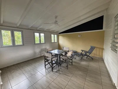 Terrasse; fliesenboden, blick, tageslicht