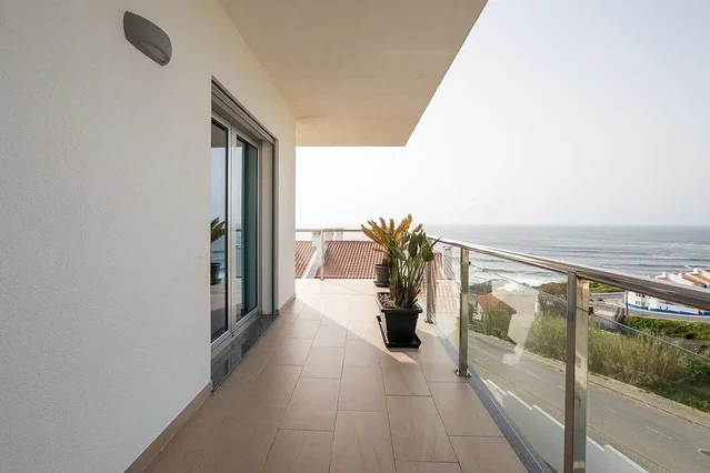 Balkon; uitzicht, tegelvloer