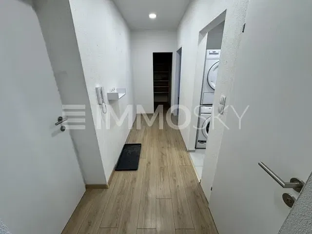 Guardaroba; pavimento in legno