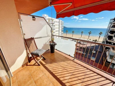Balcón; vista, suelo de baldosas