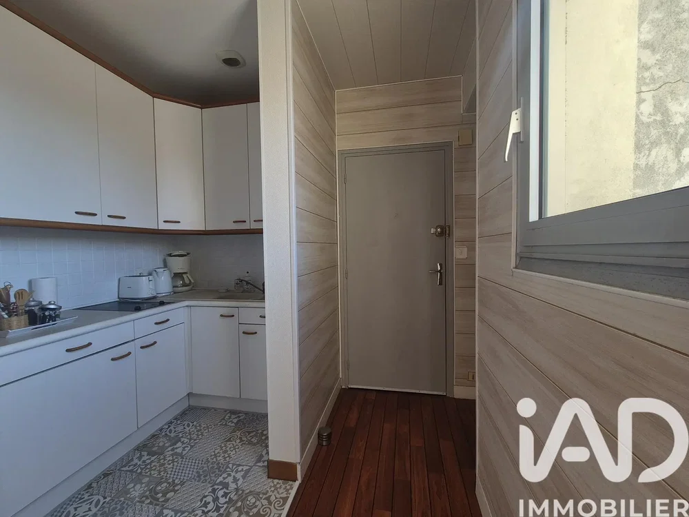 Cocina; electrodomésticos, suelo de baldosas, renovado