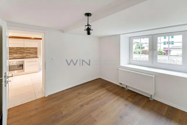 Wohnzimmer; tageslicht, holzboden, renoviert